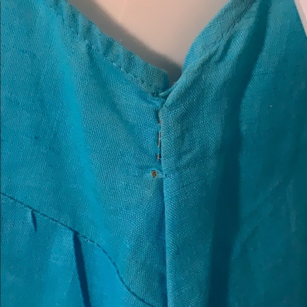 V-Neck - Picture 4 of 6